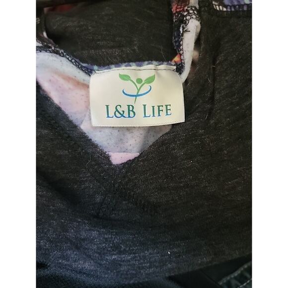 L&B LLucky and Blessed Life Top Womens Gray with Serape VNeck Short Sleeve Sz M - Picture 4 of 4